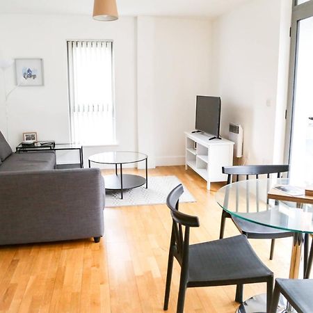 Serviced Apartment In Liverpool City Centre - Free Parking - Balcony - By Happy Days Zewnętrze zdjęcie