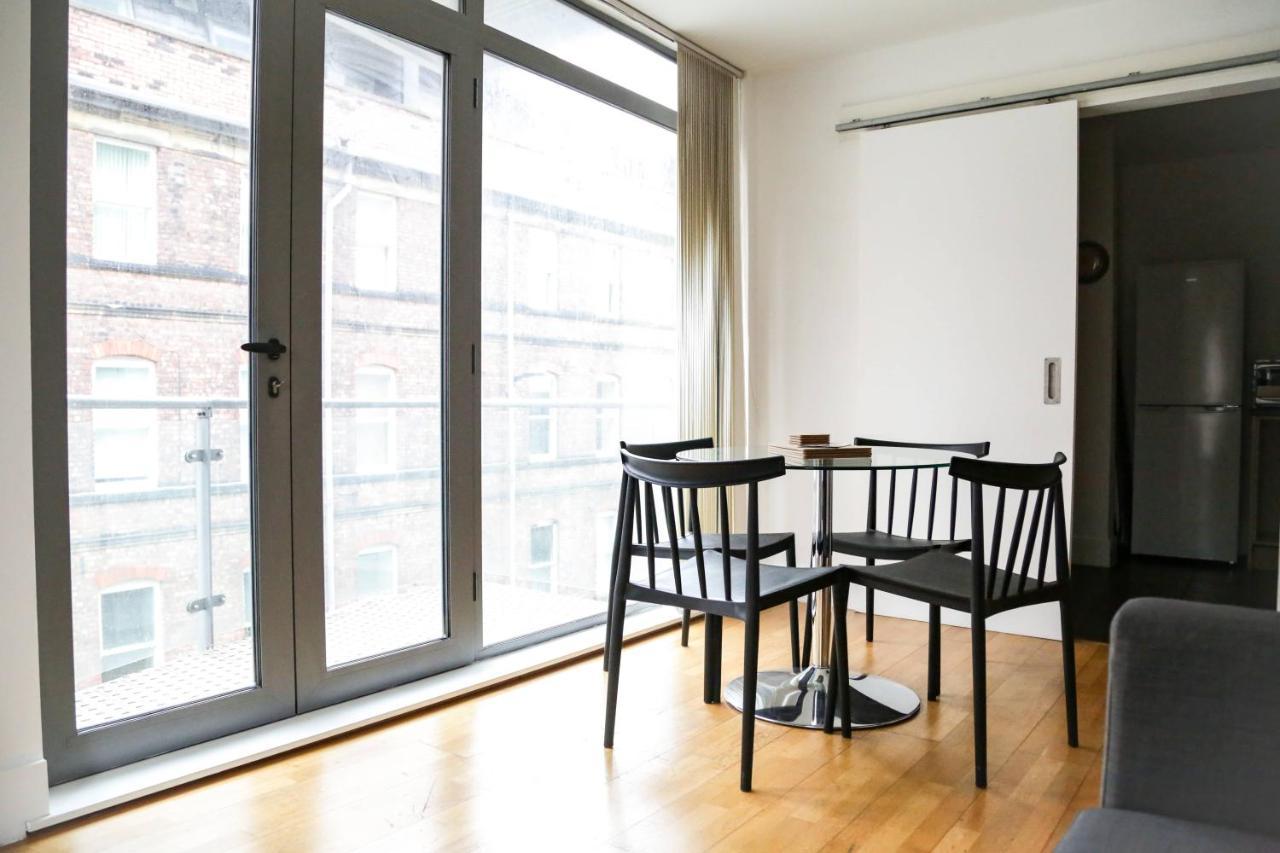 Serviced Apartment In Liverpool City Centre - Free Parking - Balcony - By Happy Days Zewnętrze zdjęcie