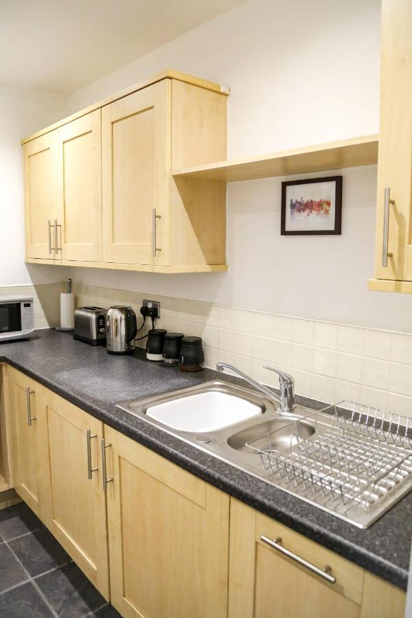 Serviced Apartment In Liverpool City Centre - Free Parking - Balcony - By Happy Days Zewnętrze zdjęcie